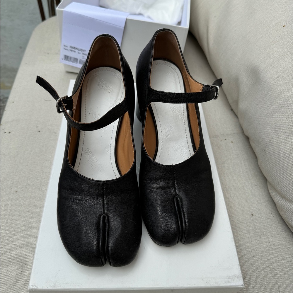 MARGIELA Tabi Mary Janes 38